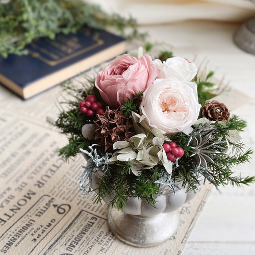 クリスマス早割】白ピンクの優しいクリスマスアレンジメント