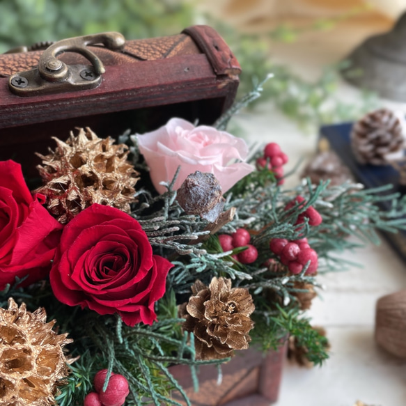 【Creema限定】聖夜を彩るまっかなバラの宝箱アレンジメント＊プリザーブドフラワー 3枚目の画像