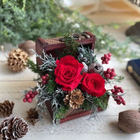 ミニサイズ＊聖夜を彩るまっかなバラのアレンジメント＊アンティーク風
