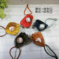 受注製作【ミニグローブ】黄土色 ⚾️  イニシャル・背番号入れ♪ 野球 卒団記念☆ 4枚目の画像