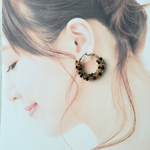 ハンドメイド なかろ 黒と透明ビーズのフープピアス