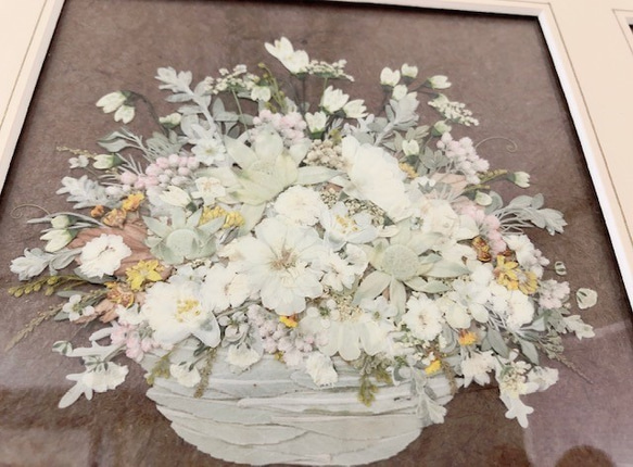 白い花たちをアンティークにして 3枚目の画像