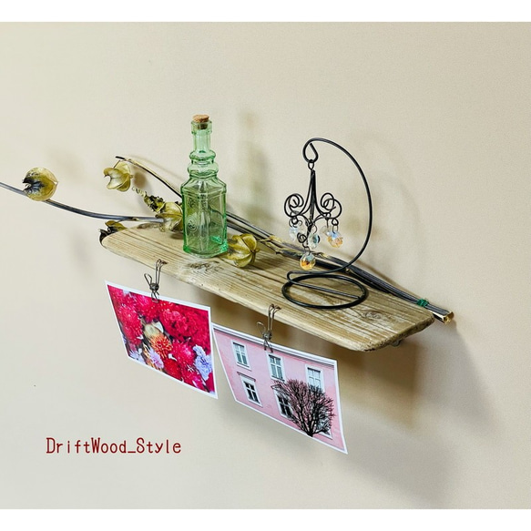 流木インテリア 写真を飾れる流木板のウォールシェルフ ラック フォト ディスプレイ ウォールデコ 壁掛け 棚 北欧 古木 2枚目の画像
