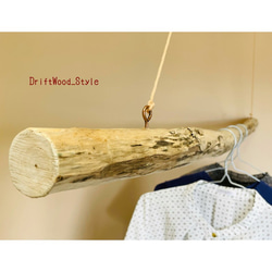 流木インテリア 長く真っすぐな大型天然流木のハンガーラック 北欧 衣装掛け ハンギング 自然 吊り下げ ハンガーポール 3枚目の画像