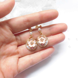 さくらとビジューのラウンドピアス（pierced earrings） 4枚目の画像