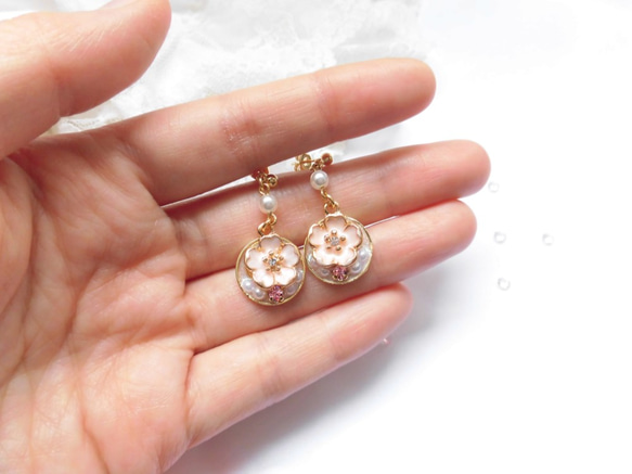 さくらとビジューのラウンドピアス（pierced earrings） 4枚目の画像