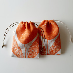 イギリス製リネン“まん丸な花”プリントの巾着袋 3枚目の画像