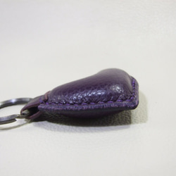 ぷくっとしたハートのキーホルダー　紫 4枚目の画像