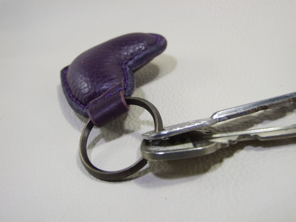 ぷくっとしたハートのキーホルダー　紫 5枚目の画像