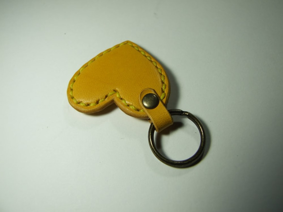 小さいハートのキーホルダー　黄色 3枚目の画像
