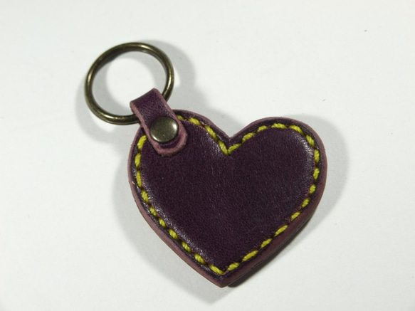 小さいハートのキーホルダー　紫ｘ黄色 2枚目の画像