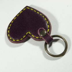 小さいハートのキーホルダー　紫ｘ黄色 3枚目の画像