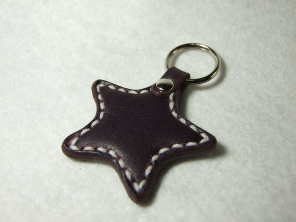 小さな星のキーホルダー 紫ｘ白 2枚目の画像
