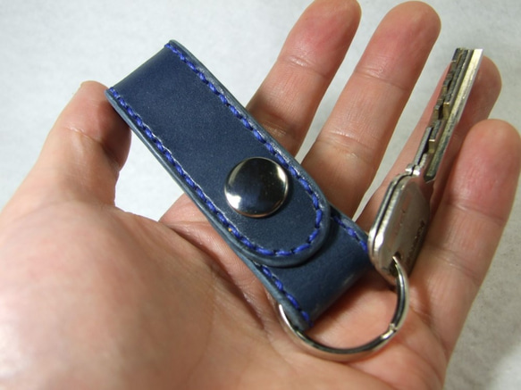 パテックフィリップ　レザー　ネイビー　キーホルダー　希少品　美中古　濃紺色 パテックフィリップ レザー ネイビー キーホルダー 希少品 美