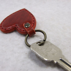 小さいハートのキーホルダー　ルガトショルダー赤 4枚目の画像