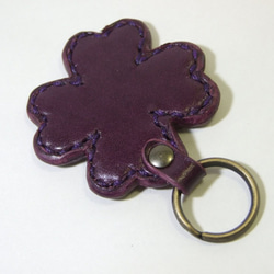 小さいクローバーのキーホルダー ルガトー紫 3枚目の画像