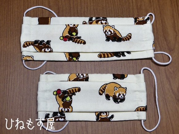 【手縫いプリーツマスク（子供用）】レッサーパンダと林檎 4枚目の画像