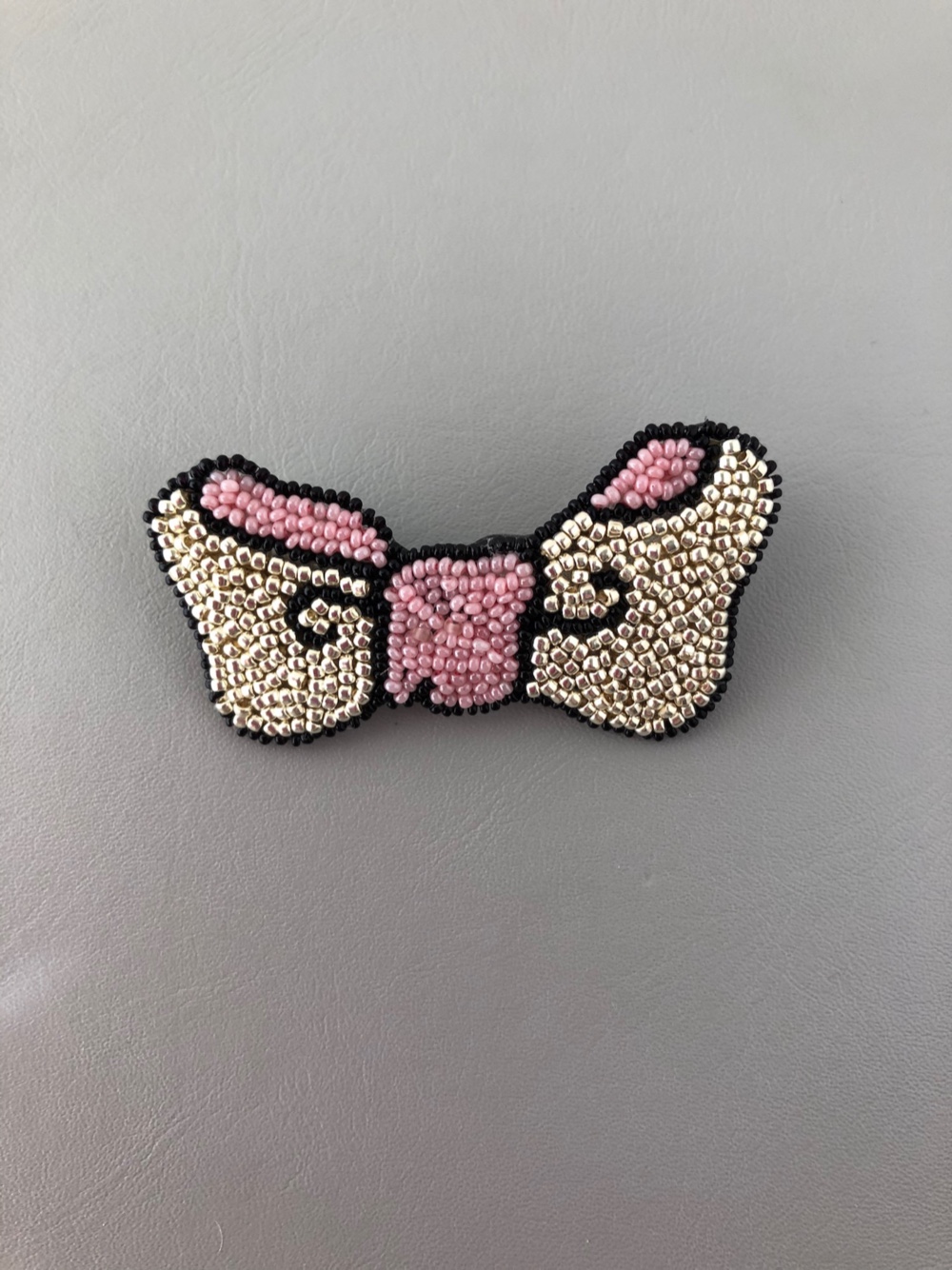 リボン三姉妹(長女)のブローチ