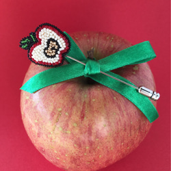 りんごピンブローチ 1枚目の画像