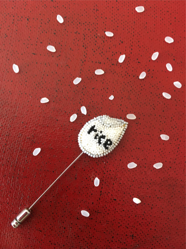 一粒ライスピンブローチ