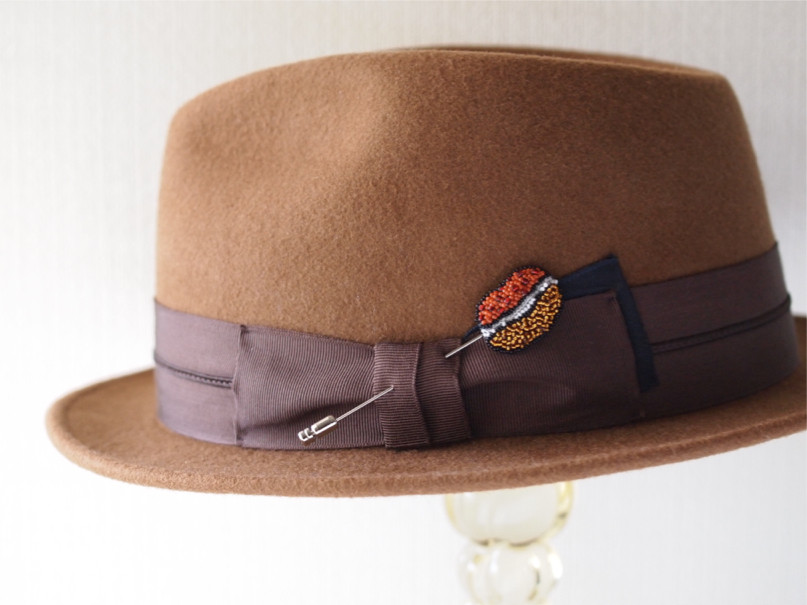 一粒コーヒー豆ピンブローチ