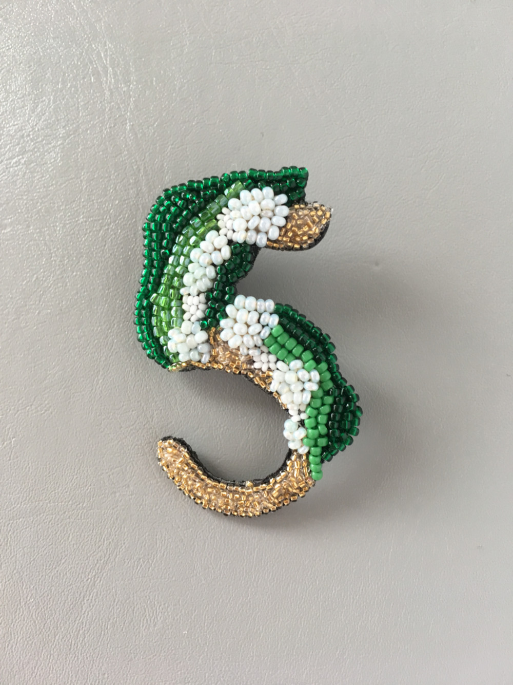 5月のブローチ（こよみシリーズ）