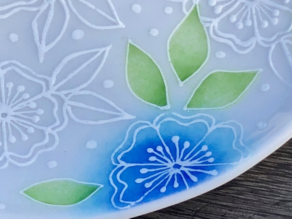 優しいお花のガラス皿　ペア　白 3枚目の画像