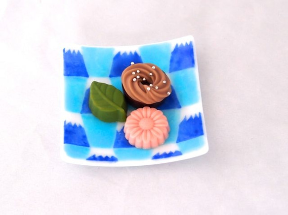 富士山模様の豆皿 2枚目の画像