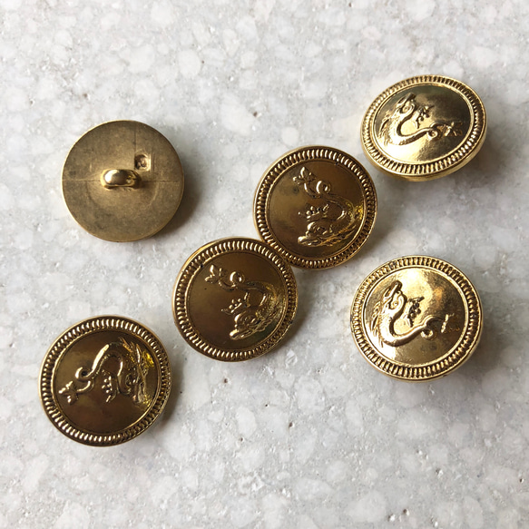 18mmx9 vintage アクリルフィッシュボタン ゴールド 1枚目の画像