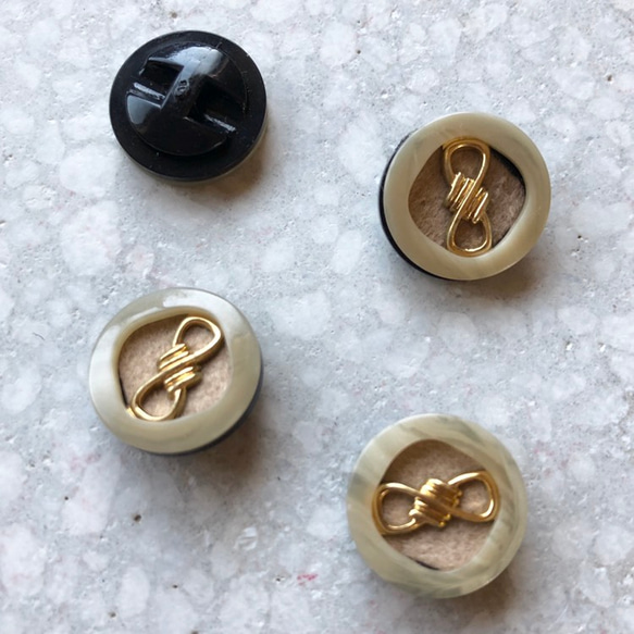 15mmx4 vintage アクリルラウンドボタン ベージュ 1枚目の画像