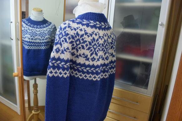 SALEブルーとグレージュのセーター 2枚目の画像