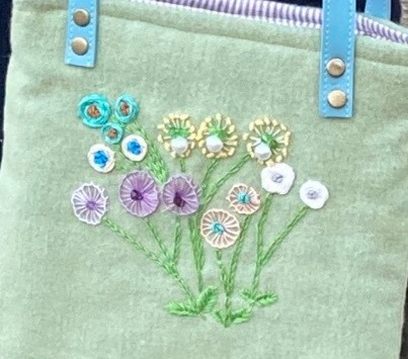 ミニトート　淡い緑　ウール　花刺繍 3枚目の画像