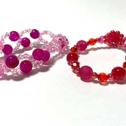 ピンクと赤のビーズブレスレット