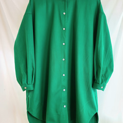 秋新色グリーンカラーのロングシャツ 2枚目の画像