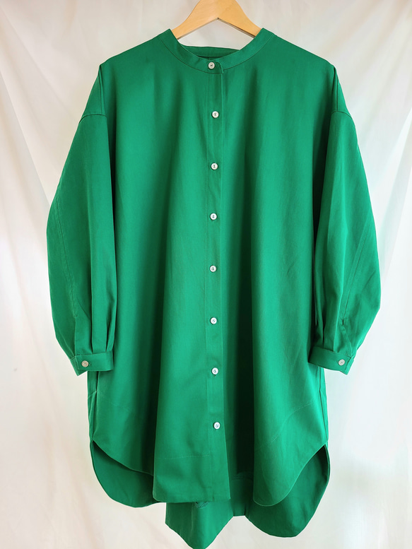秋新色グリーンカラーのロングシャツ 2枚目の画像