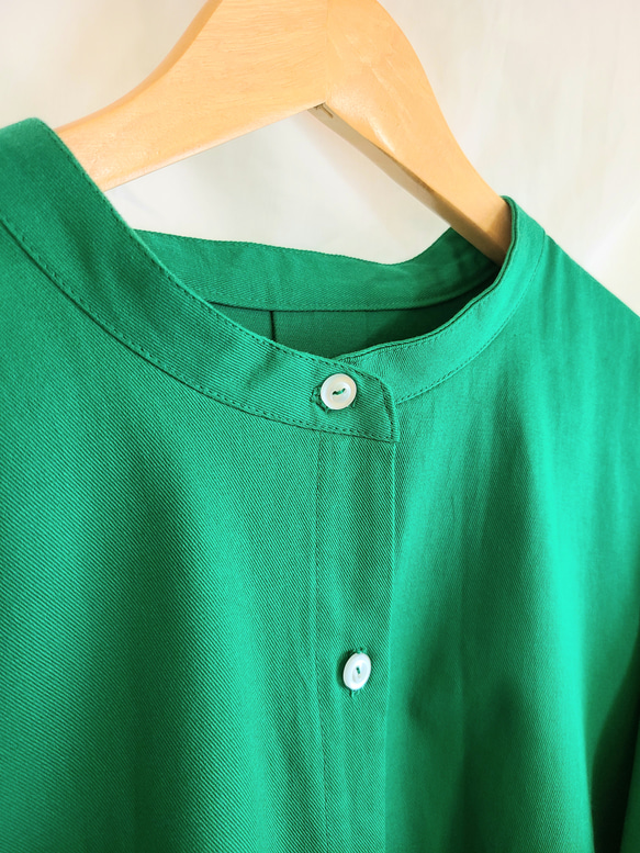 秋新色グリーンカラーのロングシャツ 4枚目の画像