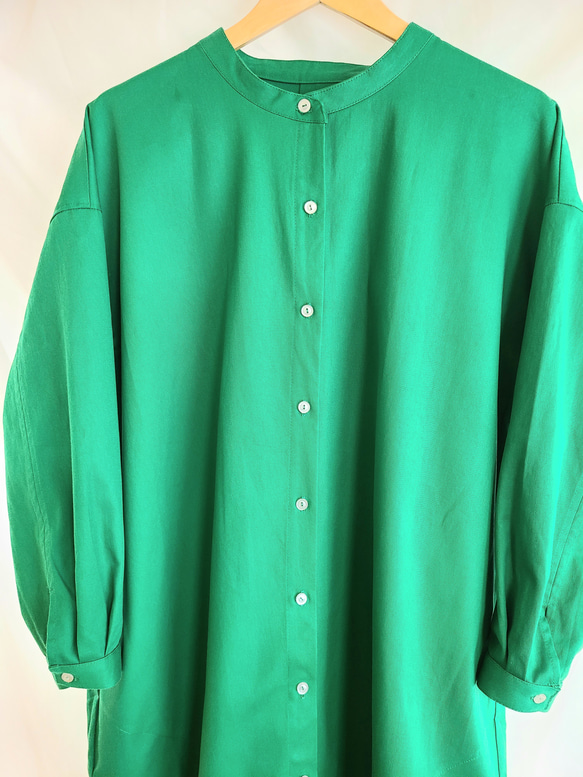 秋新色グリーンカラーのロングシャツ 9枚目の画像