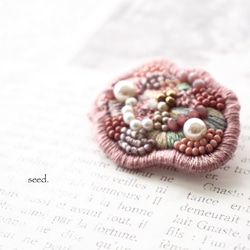 ビーズ刺繍のブローチ 〜mauve pink〜 1枚目の画像