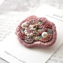 ビーズ刺繍のブローチ 〜mauve pink〜 4枚目の画像