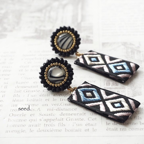 再販4 ビーズ刺繍とオルテガリボンのピアス 〜black〜 ピアス 