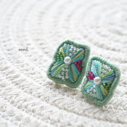 再販2 ビーズ刺繍のイヤリング〜flower mint green〜 4枚目の画像