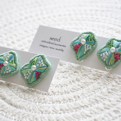 再販2 ビーズ刺繍のイヤリング〜flower mint green〜 6枚目の画像