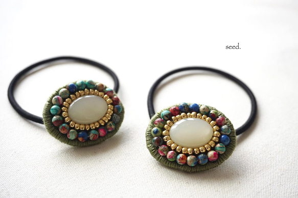 ビーズ刺繍のヘアゴム〜colorful stone×green〜 2枚目の画像