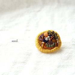 ビーズ刺繍のブローチ 〜karashi mini〜 1枚目の画像