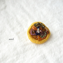 ビーズ刺繍のブローチ 〜karashi mini〜 4枚目の画像