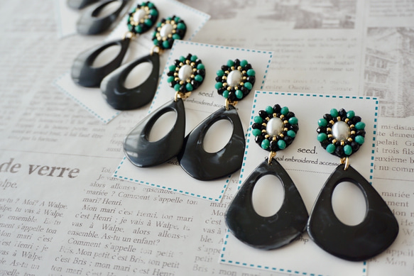 ✰500円OFF SALE✰ 再販7 ビーズ刺繍のピアス 〜black & turquoise〜 2枚目の画像