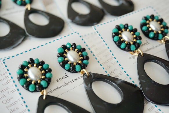 ✰500円OFF SALE✰ 再販7 ビーズ刺繍のピアス 〜black & turquoise〜 4枚目の画像