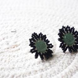再販2 ビーズ刺繍のピアス〜flower green×black〜 2枚目の画像