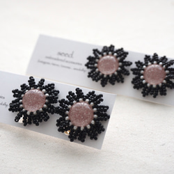 ビーズ刺繍のピアス〜flower pink×black〜 2枚目の画像