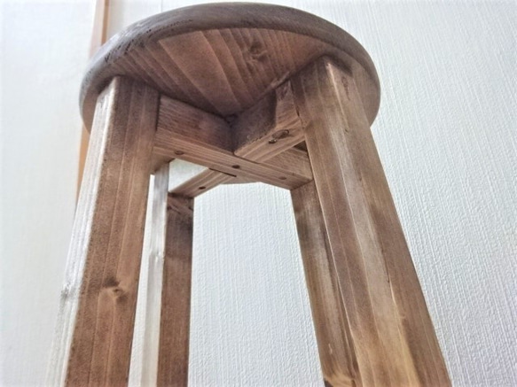 丸椅子H50ｃｍ　スツール　木製　椅子　アンティーク　ウォルナット　軽い　コンパクト 4枚目の画像